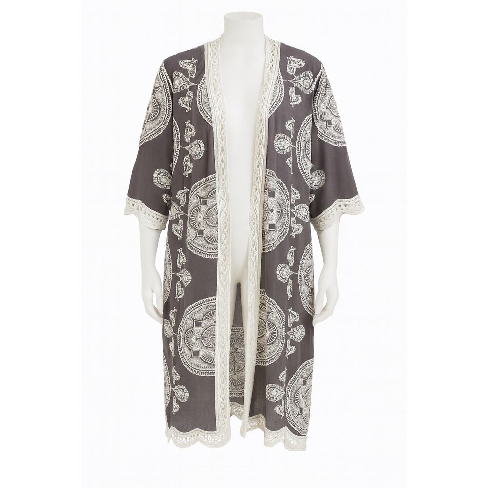 CATO EMBRIDERED MEDALIAN KIMONO GRAY AND WHITE SIZE XL